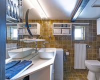 Badezimmer mit Dusche